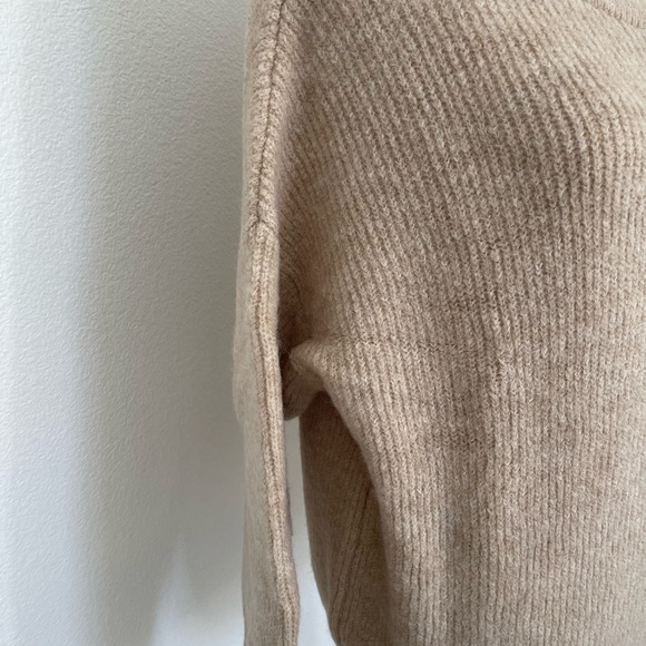 sweater. S/M size - Picture 4 of 7